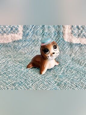 Vintage baby seal/sea lion figurine